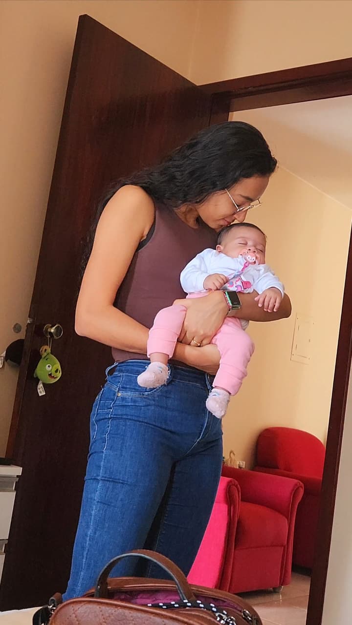 Maria Eduarda com o bebê